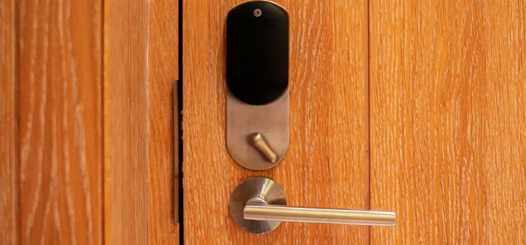 Automatic Locking Door Knob Hughson